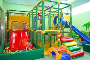 Детские игровые площадки и батуты для организации активного досуга