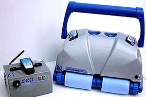 Робот пылесос для общественных бассейнов «Aquabot Ultramax Junior»